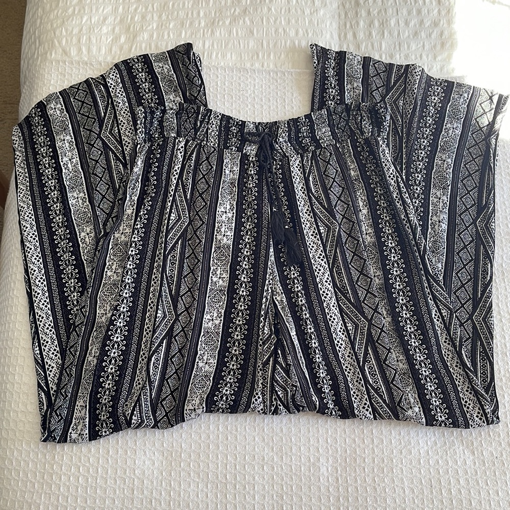 No boundaries black and white print wide leg Palazzo pants. Size XL